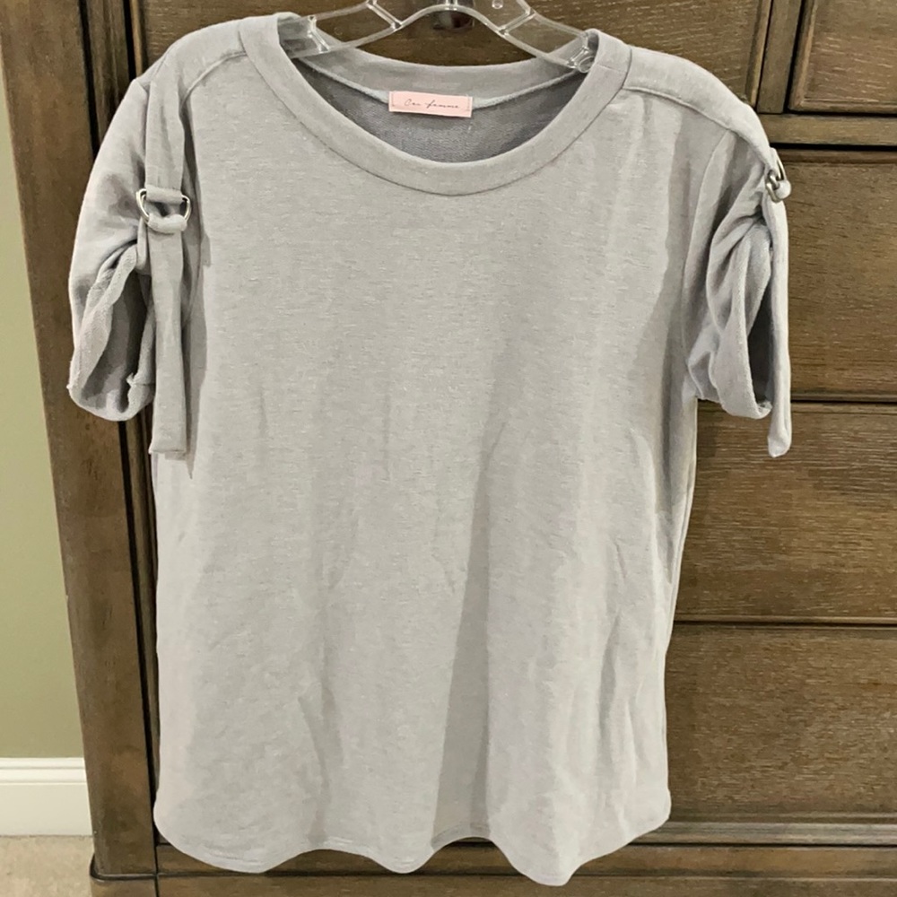 Ces femme short sleeve gray shirt size medium